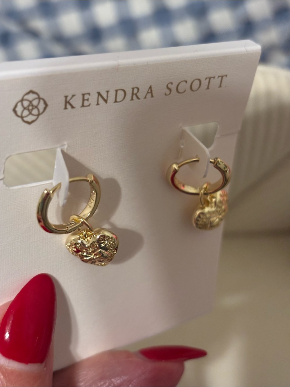 Kendra Scott Textured Gold Heart Huggie Earrings - Picture 4 of 4